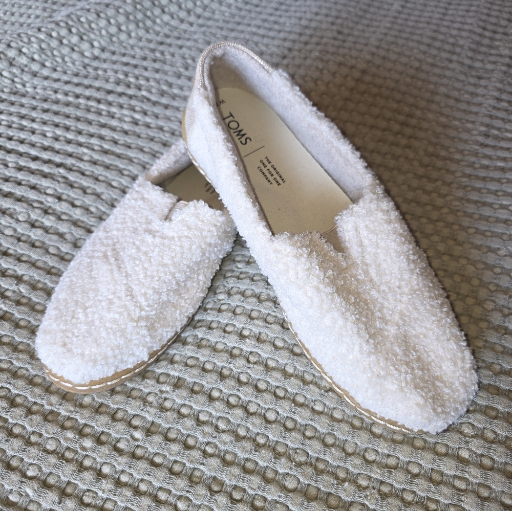 TOMS Women's White/Cream Fleece Sherpa Slip On Shoes 7.5
